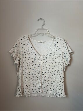 Cream Floral Button-Down Flutter Sleeve Crop Top